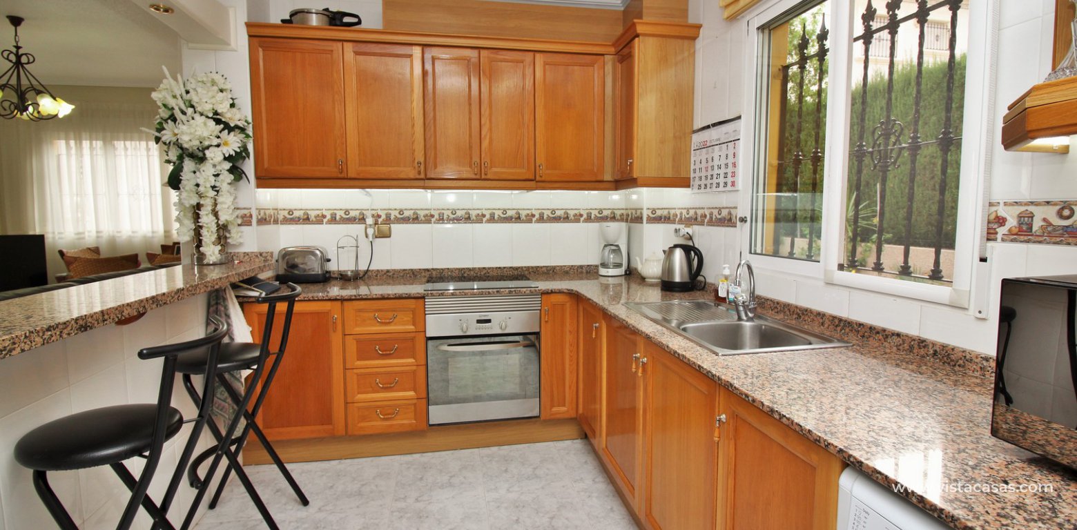 5 bedroom detached villa with garage for sale in Pinada Golf Villamartin kitchen 2