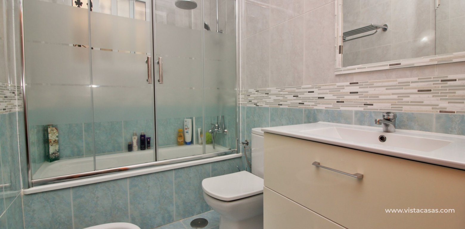 5 bedroom detached villa with garage for sale in Pinada Golf Villamartin bathroom