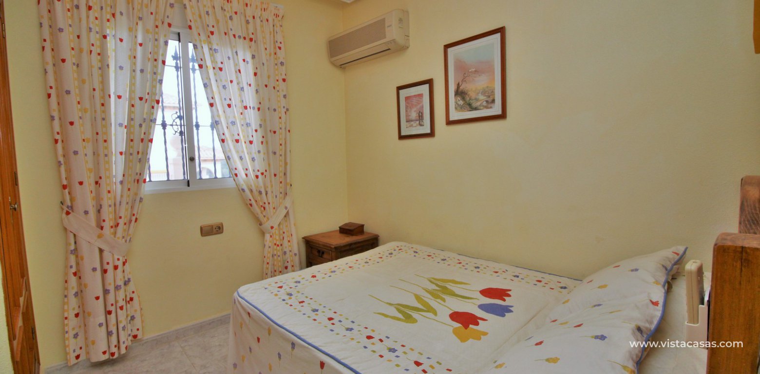 5 bedroom detached villa with garage for sale in Pinada Golf Villamartin single bedroom