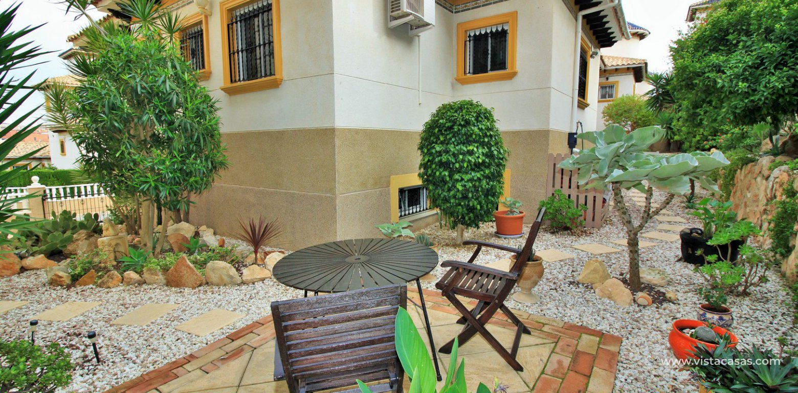 5 bedroom detached villa with garage for sale in Pinada Golf Villamartin garden 2
