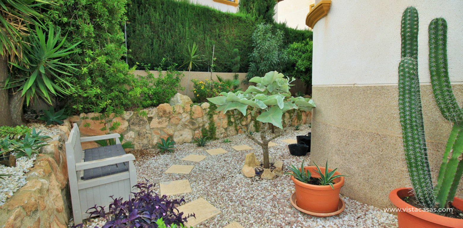 5 bedroom detached villa with garage for sale in Pinada Golf Villamartin garden 4