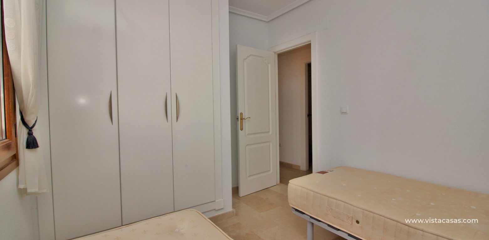Top floor apartment for sale R6 Pau 8 Villamartin twin bedroom fitted wardrobes