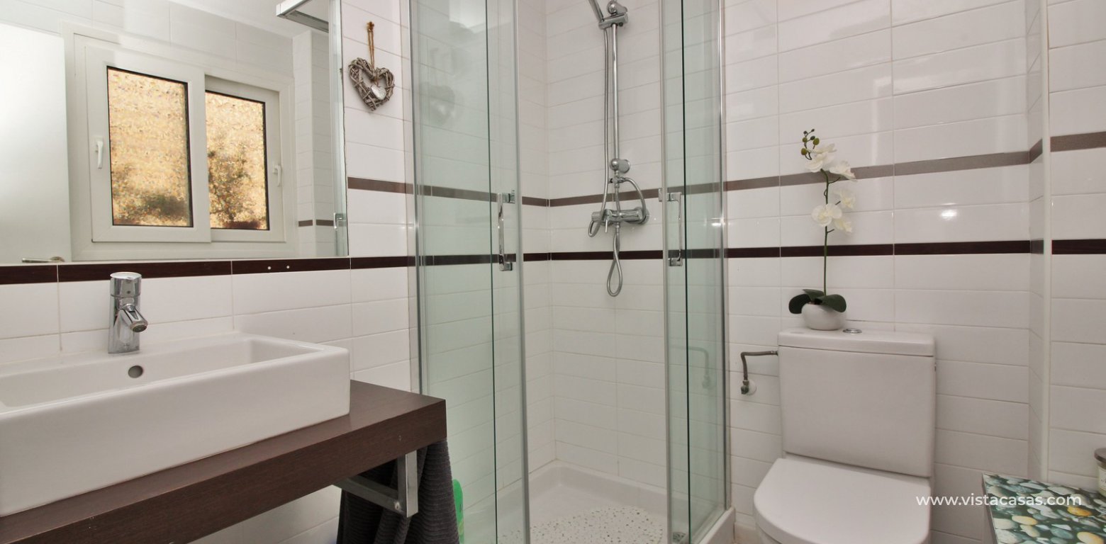 Duplex apartment for sale in Villamartin bathroom