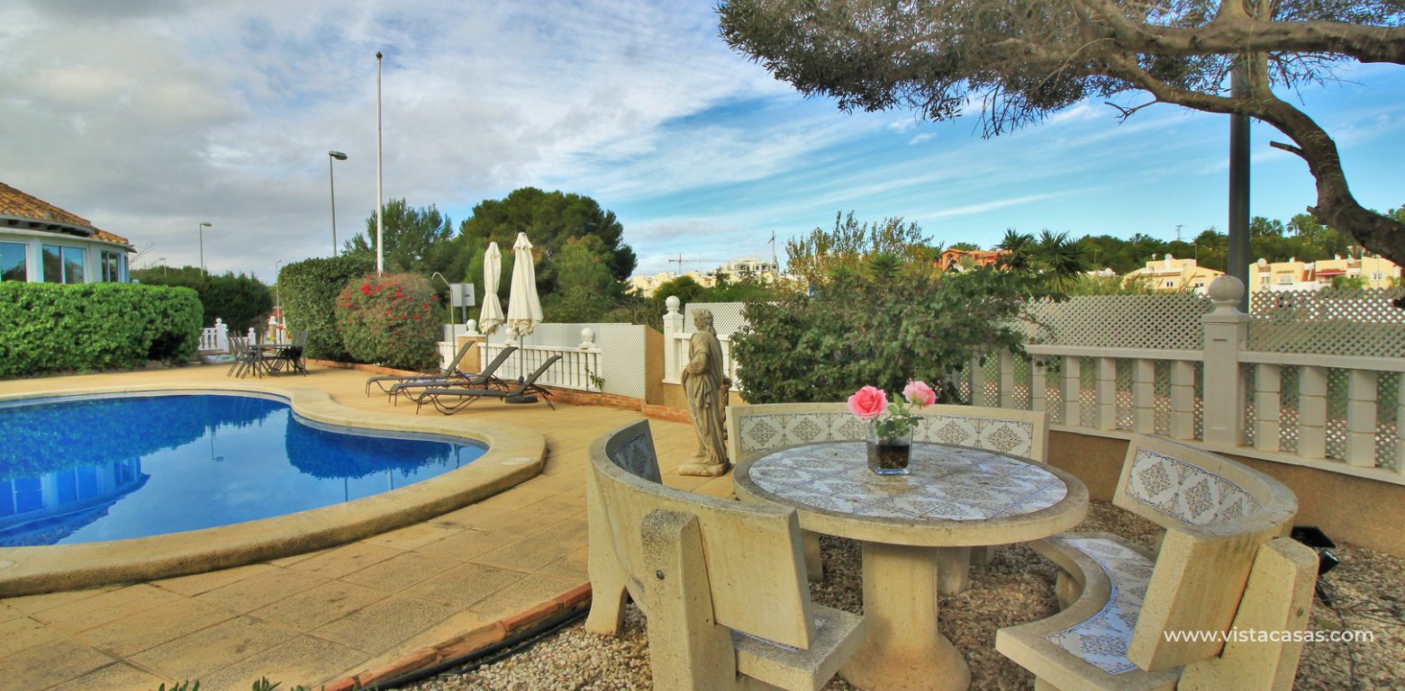 Detached villa with private pool and garage for sale Pinada Golf I Villamartin garden 2