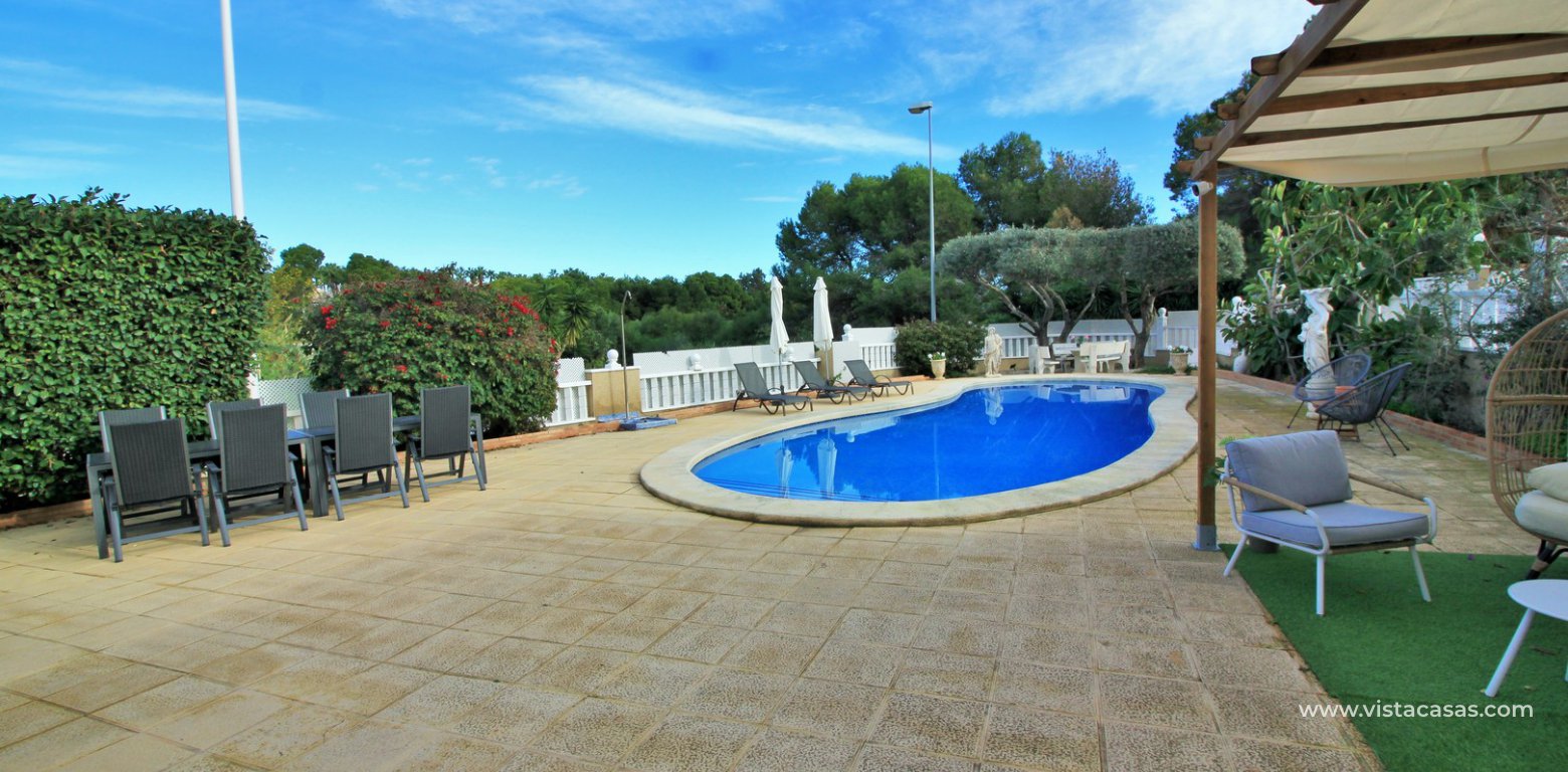 Detached villa with private pool and garage for sale Pinada Golf I Villamartin swimming pool
