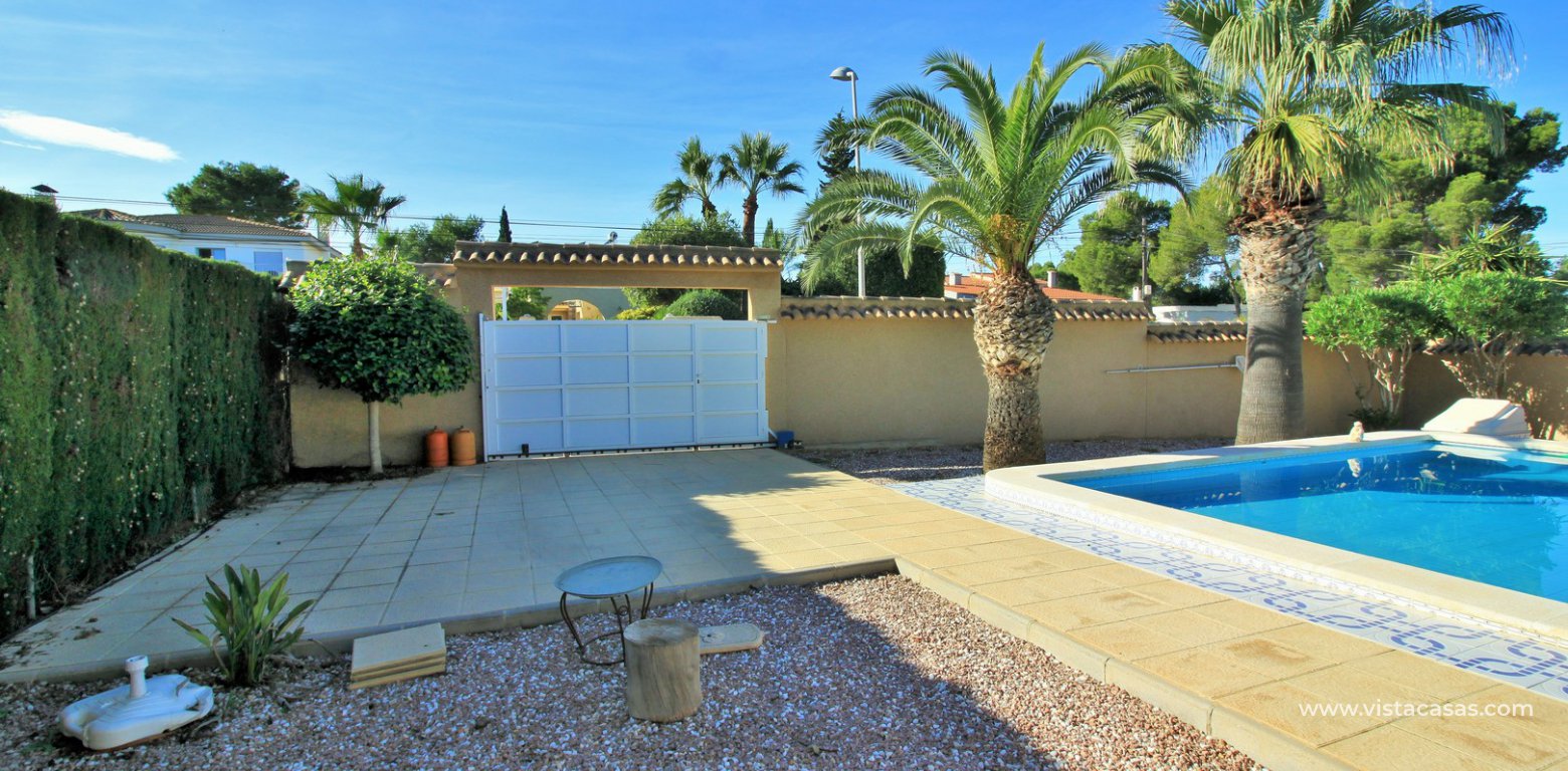 Detached villa with private pool for sale Los Balcones driveway