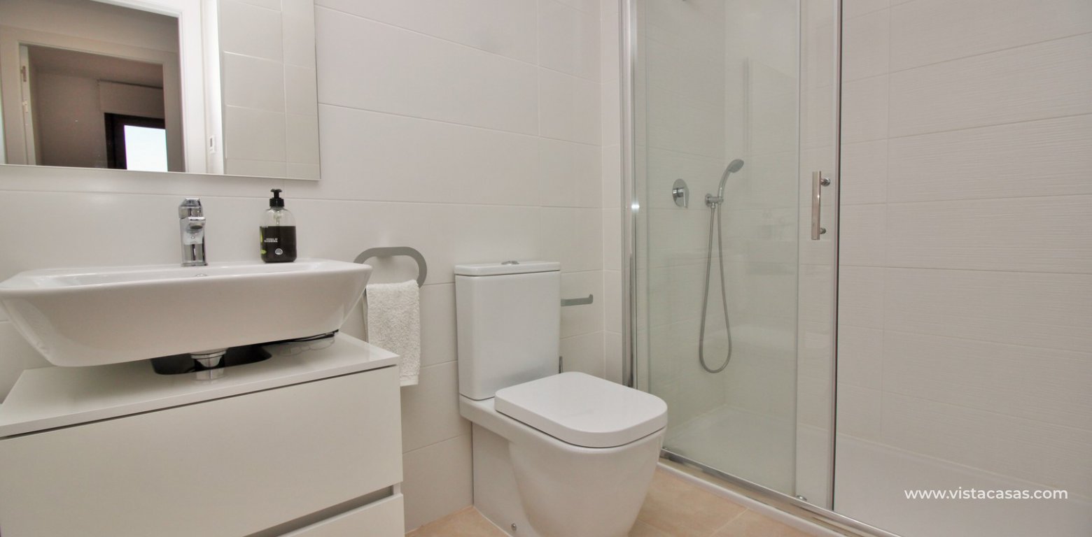 South facing apartment overlooking the pool for sale in Residencial Gala Los Dolses Orihuela Costa bathroom