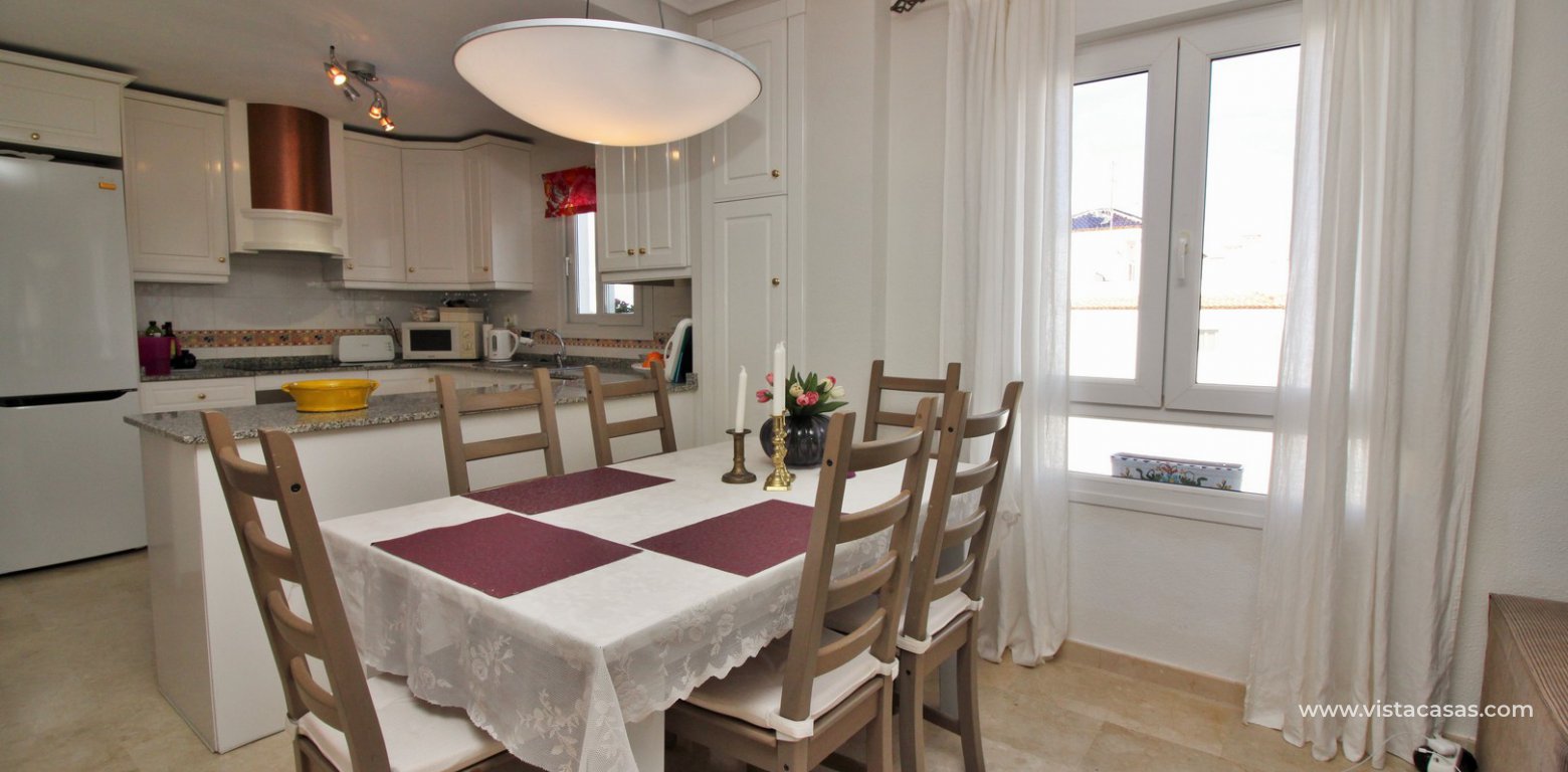 Penthouse corner apartment for sale in R2 Las Violetas Villamartin dining table