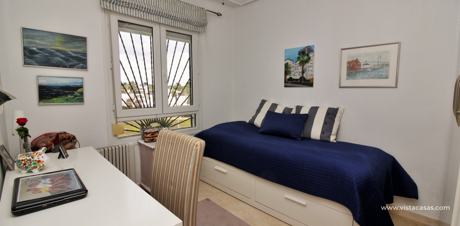 Penthouse corner apartment for sale in R2 Las Violetas Villamartin twin bedroom