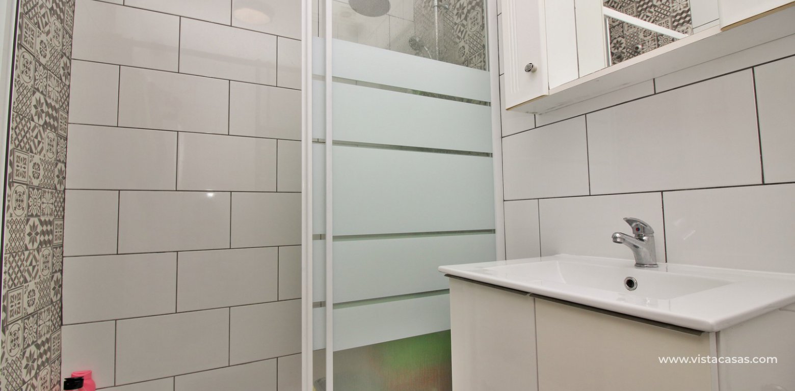 Top floor apartment for sale Al Andalus I La Florida renovated bathroom