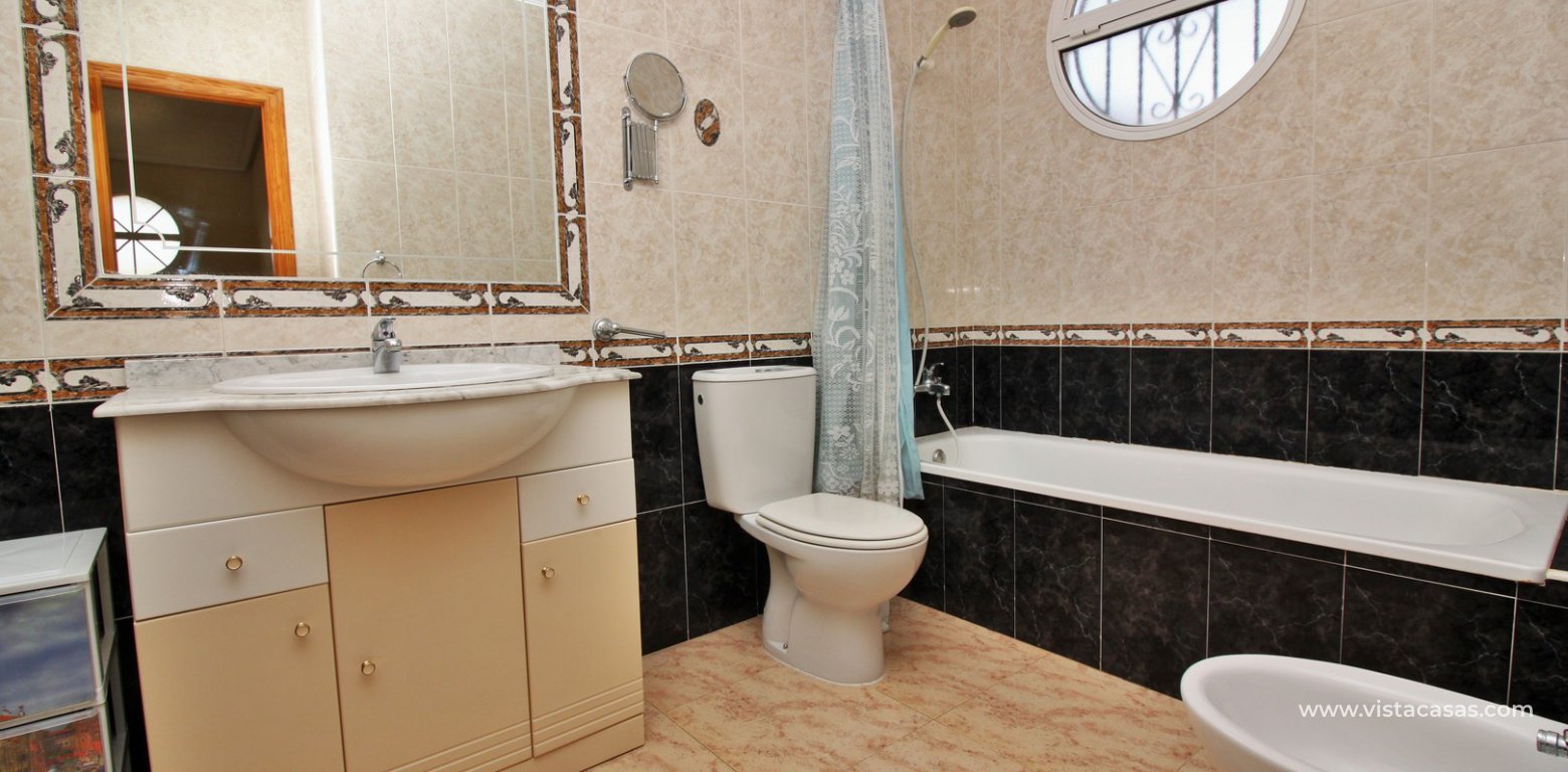 3 bedroom zodiaco townhouse for sale Villamartin Zodiaco vi bathroom